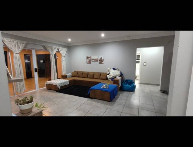 3 BEDROOM TOWNHOUSE FOR SALE IN ARCON PARK